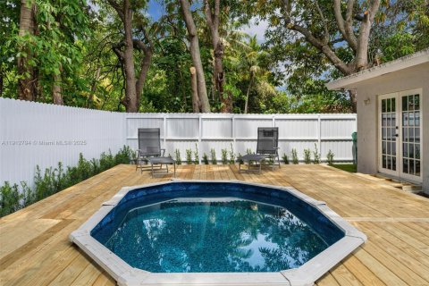 Купить коммерческую недвижимость в Майами, Флорида 267.37м2, № 1971314 - фото 3