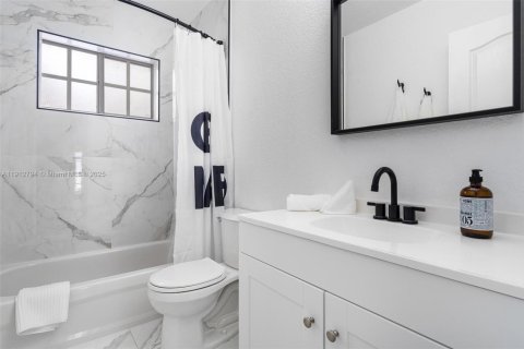 Купить коммерческую недвижимость в Майами, Флорида 267.37м2, № 1971314 - фото 17