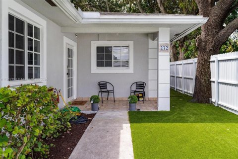 Купить коммерческую недвижимость в Майами, Флорида 267.37м2, № 1971314 - фото 1