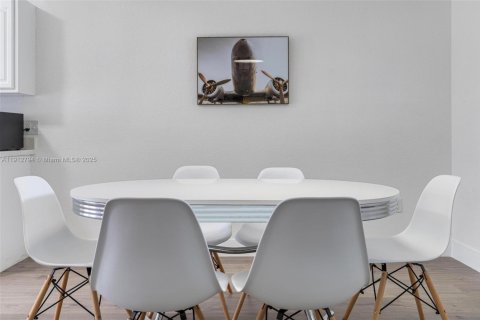 Купить коммерческую недвижимость в Майами, Флорида 267.37м2, № 1971314 - фото 11