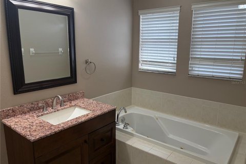 Touwnhouse à louer à Tampa, Floride: 3 chambres, 218.13 m2 № 2396538 - photo 11