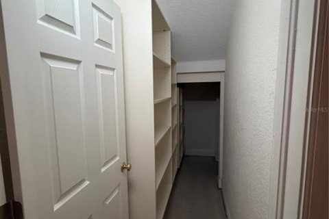 Touwnhouse à louer à Tampa, Floride: 3 chambres, 218.13 m2 № 2396538 - photo 6