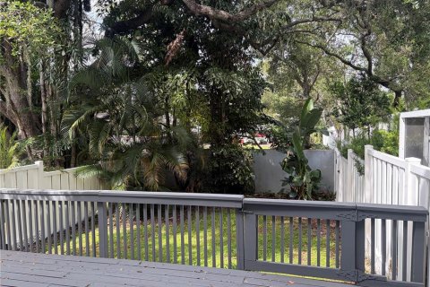 Touwnhouse à louer à Tampa, Floride: 3 chambres, 218.13 m2 № 2396538 - photo 7