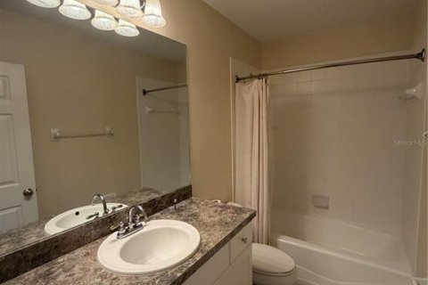 Touwnhouse à louer à Tampa, Floride: 3 chambres, 218.13 m2 № 2396538 - photo 15