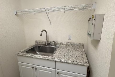 Touwnhouse à louer à Tampa, Floride: 3 chambres, 218.13 m2 № 2396538 - photo 17