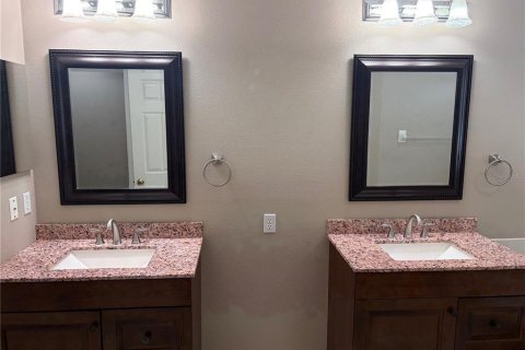 Touwnhouse à louer à Tampa, Floride: 3 chambres, 218.13 m2 № 2396538 - photo 10