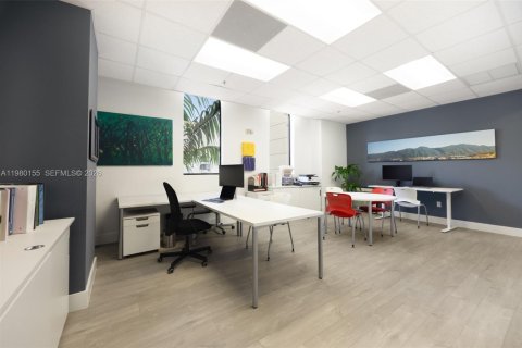 Propiedad comercial en venta en Coral Gables, Florida № 2046466 - foto 8