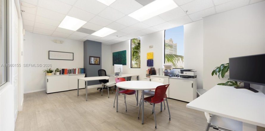 Propiedad comercial en Coral Gables, Florida № 2046466