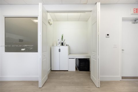 Propiedad comercial en venta en Coral Gables, Florida № 2046466 - foto 7