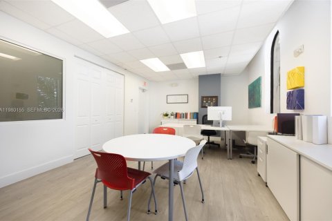 Propiedad comercial en venta en Coral Gables, Florida № 2046466 - foto 5