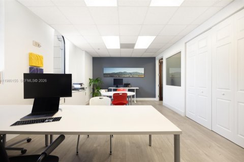 Propiedad comercial en venta en Coral Gables, Florida № 2046466 - foto 6