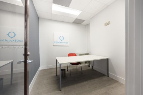 Propiedad comercial en venta en Coral Gables, Florida № 2046466 - foto 4