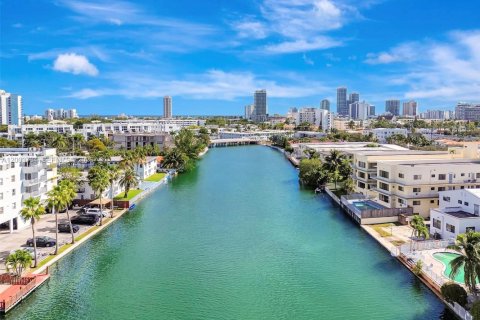 Copropriété à vendre à Miami Beach, Floride: 1 chambre, 54.72 m2 № 2074730 - photo 13