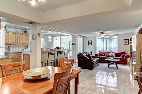 Copropriété à vendre à Lauderhill, Floride: 2 chambres, 117.06 m2 № 2036357 - photo 6