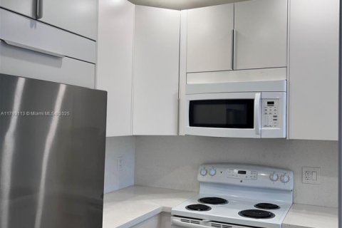 Condominio en venta en Pompano Beach, Florida, 1 dormitorio, 68.75 m2 № 1739028 - foto 8