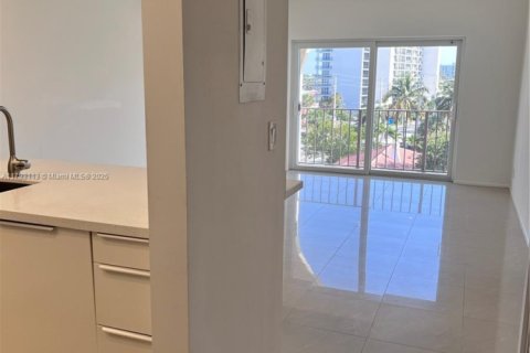 Condominio en venta en Pompano Beach, Florida, 1 dormitorio, 68.75 m2 № 1739028 - foto 22