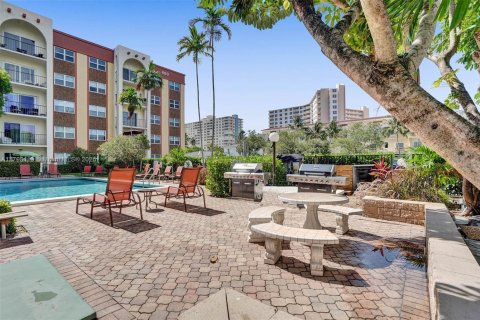 Condominio en venta en Pompano Beach, Florida, 1 dormitorio, 68.75 m2 № 1739028 - foto 3