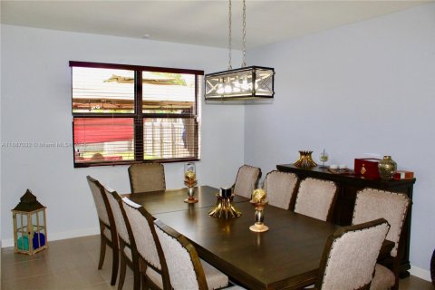 Casa en alquiler en Homestead, Florida, 4 dormitorios, 258.27 m2 № 2012117 - foto 4