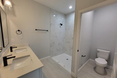 Casa en venta en Port Charlotte, Florida, 4 dormitorios, 149.2 m2 № 1904223 - foto 24
