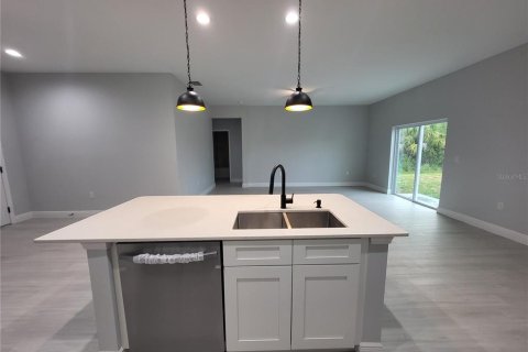 Casa en venta en Port Charlotte, Florida, 4 dormitorios, 149.2 m2 № 1904223 - foto 12