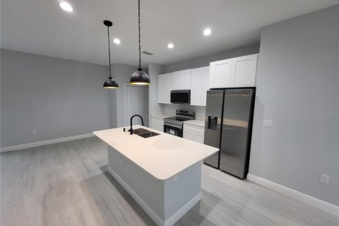 Casa en venta en Port Charlotte, Florida, 4 dormitorios, 149.2 m2 № 1904223 - foto 11