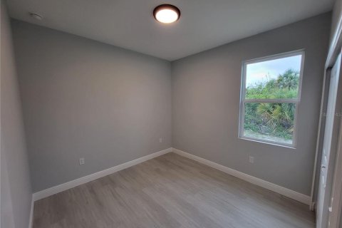 Casa en venta en Port Charlotte, Florida, 4 dormitorios, 149.2 m2 № 1904223 - foto 5