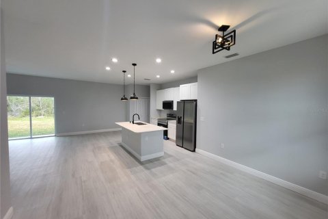 Casa en venta en Port Charlotte, Florida, 4 dormitorios, 149.2 m2 № 1904223 - foto 10