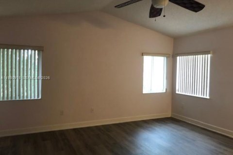 Villa ou maison à louer à Doral, Floride: 4 chambres, 200.11 m2 № 2079933 - photo 8