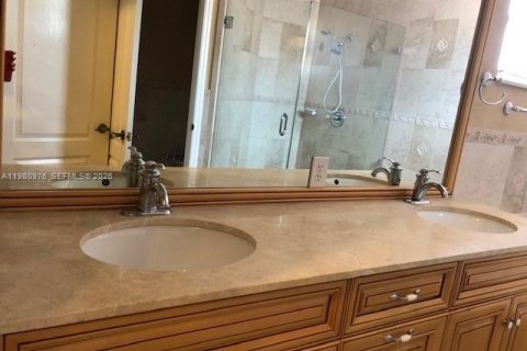 Villa ou maison à louer à Doral, Floride: 4 chambres, 200.11 m2 № 2079933 - photo 14