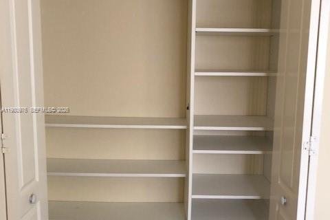 Villa ou maison à louer à Doral, Floride: 4 chambres, 200.11 m2 № 2079933 - photo 23