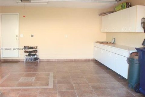 Villa ou maison à louer à Doral, Floride: 4 chambres, 200.11 m2 № 2079933 - photo 30