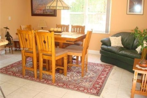 Villa ou maison à louer à Doral, Floride: 4 chambres, 200.11 m2 № 2079933 - photo 5