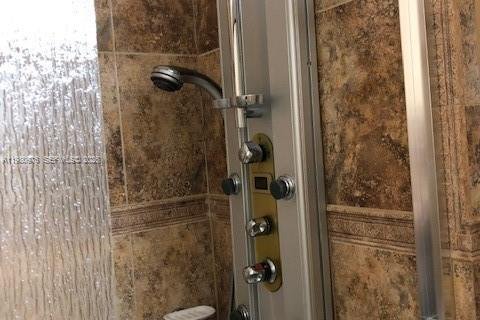 Villa ou maison à louer à Doral, Floride: 4 chambres, 200.11 m2 № 2079933 - photo 27