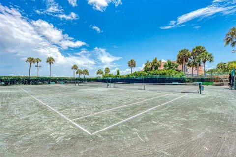 Condo in Sarasota, Florida, 2 bedrooms  № 707094 - photo 4