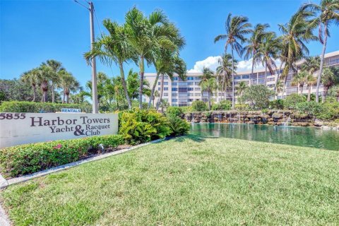 Condo in Sarasota, Florida, 2 bedrooms  № 707094 - photo 6