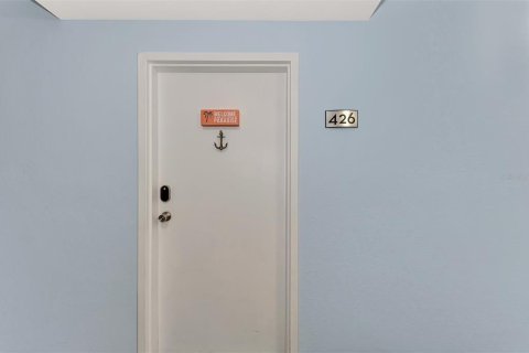 Condo in Sarasota, Florida, 2 bedrooms  № 707094 - photo 12