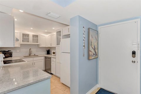 Condo in Sarasota, Florida, 2 bedrooms  № 707094 - photo 14