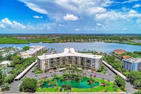 Condo in Sarasota, Florida, 2 bedrooms  № 707094 - photo 1