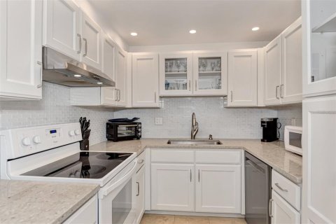 Condo in Sarasota, Florida, 2 bedrooms  № 707094 - photo 25