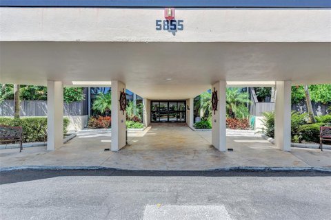 Condo in Sarasota, Florida, 2 bedrooms  № 707094 - photo 8