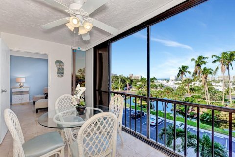 Condo in Sarasota, Florida, 2 bedrooms  № 707094 - photo 2