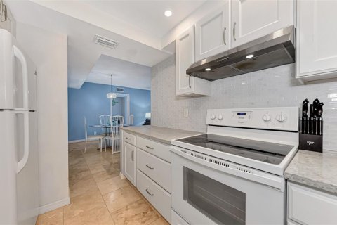 Condo in Sarasota, Florida, 2 bedrooms  № 707094 - photo 27