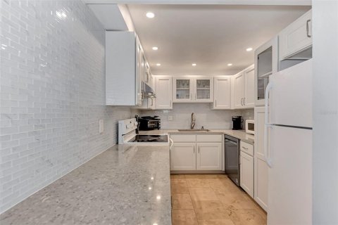 Condo in Sarasota, Florida, 2 bedrooms  № 707094 - photo 23