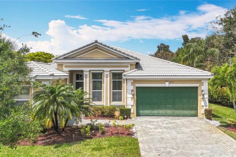 House in Royal Palm Beach, Florida 4 bedrooms, 269.42 sq.m. № 1800794 - photo 3