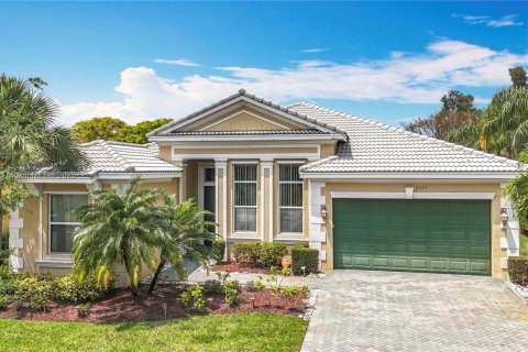 House in Royal Palm Beach, Florida 4 bedrooms, 269.42 sq.m. № 1800794 - photo 1