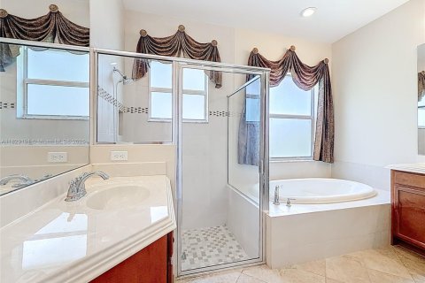 House in Royal Palm Beach, Florida 4 bedrooms, 269.42 sq.m. № 1800794 - photo 6