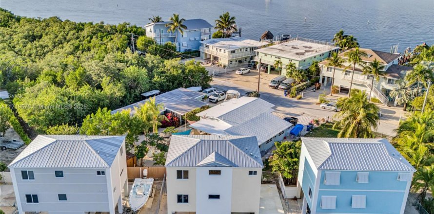 House in Key Largo, Florida 3 bedrooms, 151.62 sq.m. № 1471170