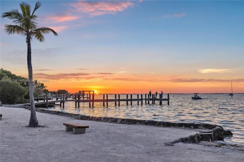 House in Key Largo, Florida 3 bedrooms, 151.62 sq.m. № 1471170 - photo 21