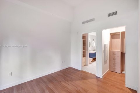 Condominio en alquiler en Miami, Florida, 1 dormitorio, 57.04 m2 № 2004216 - foto 22