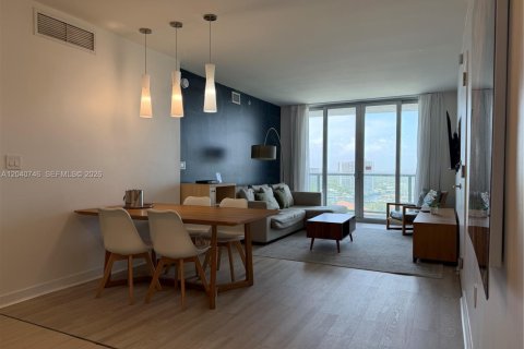 Condo in Hallandale Beach, Florida, 2 bedrooms  № 2088112 - photo 9